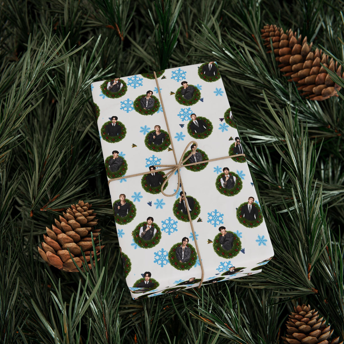 Holiday Wreath Wrapping Paper