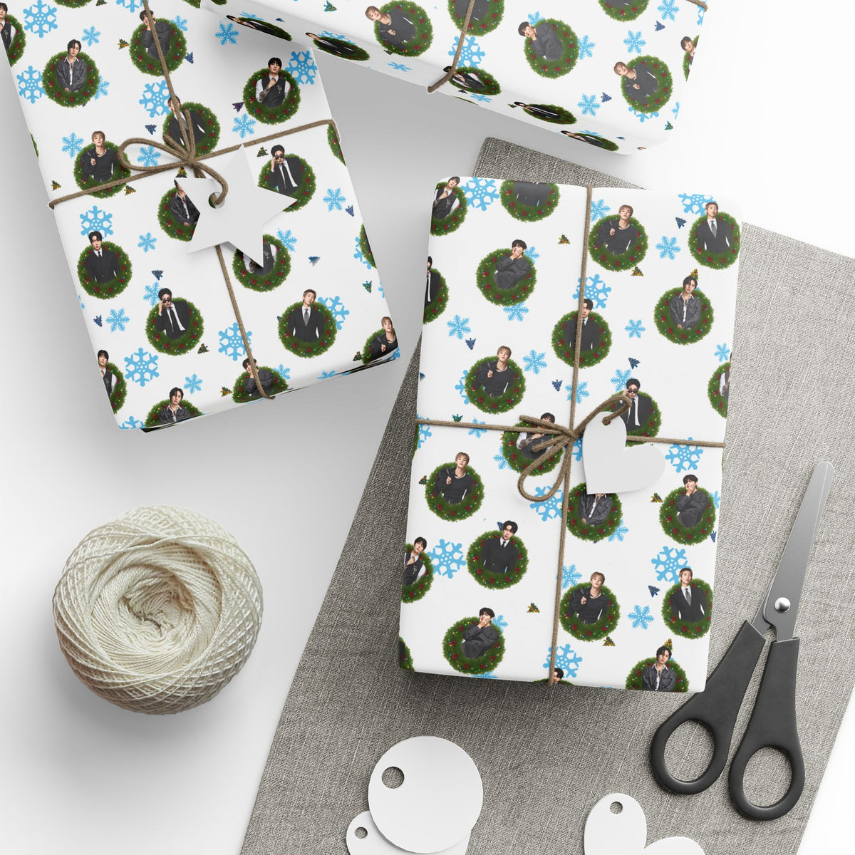 Holiday Wreath Wrapping Paper