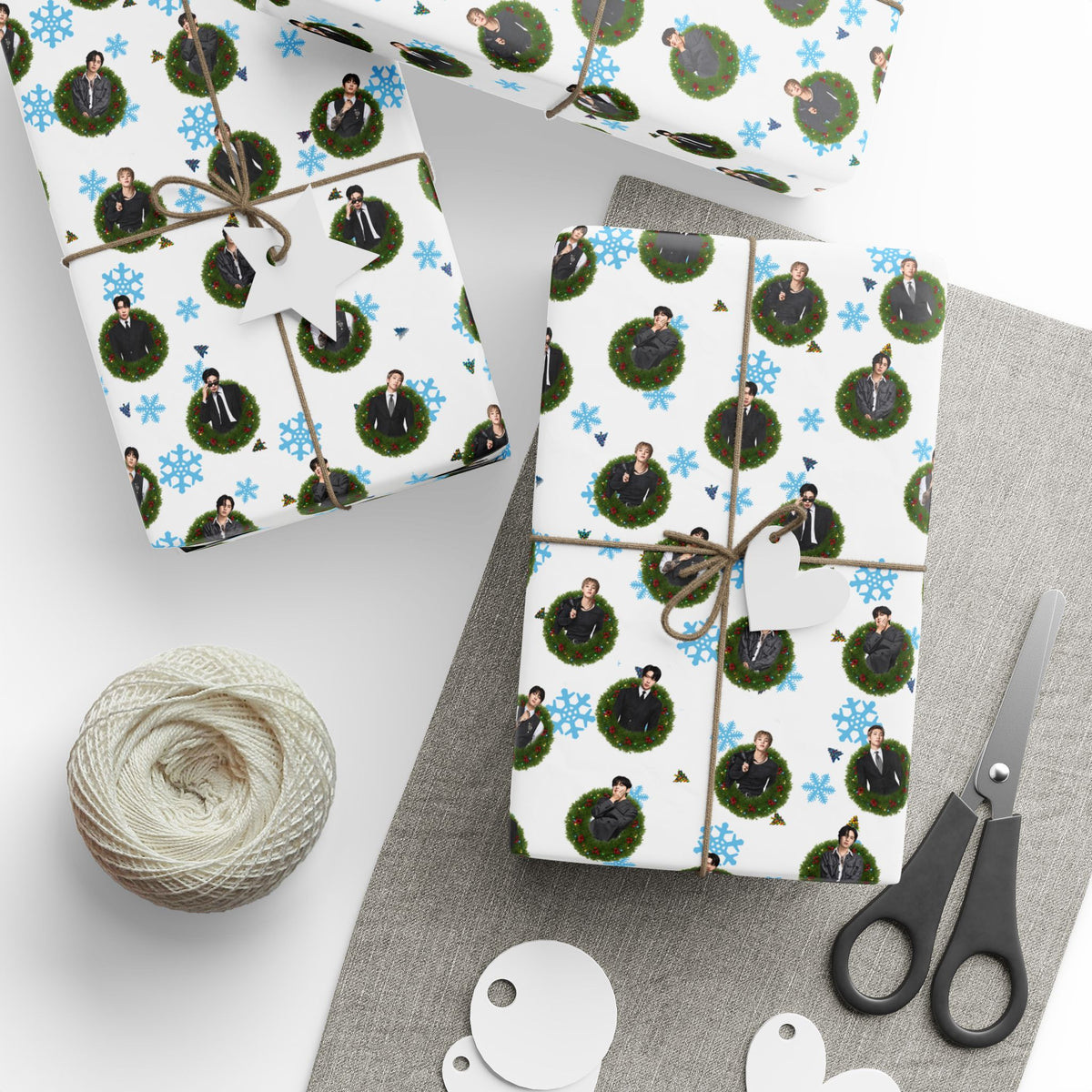 Holiday Wreath Wrapping Paper