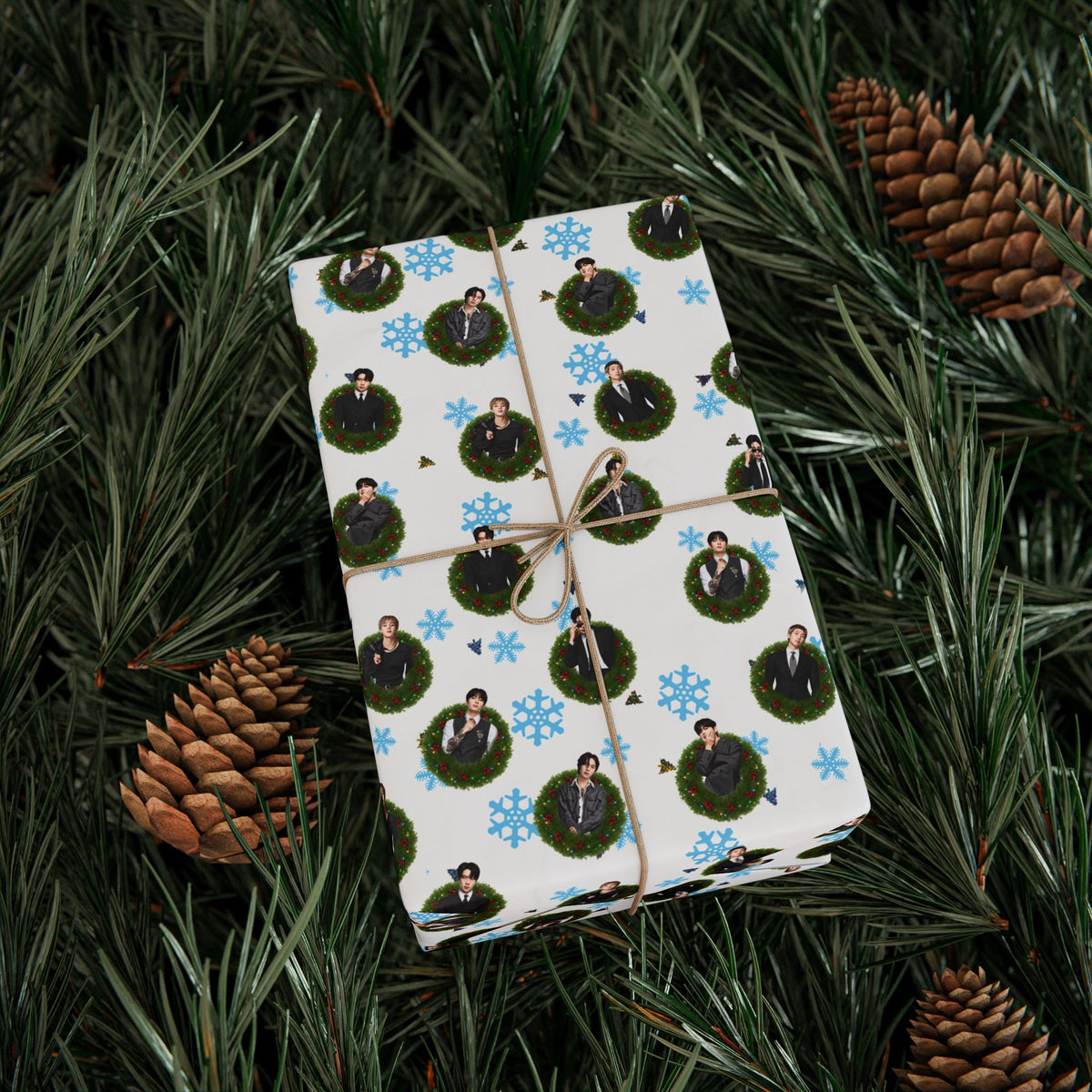 Holiday Wreath Wrapping Paper