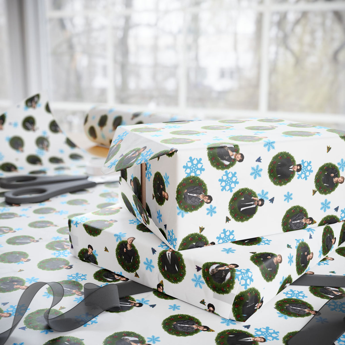 Holiday Wreath Wrapping Paper