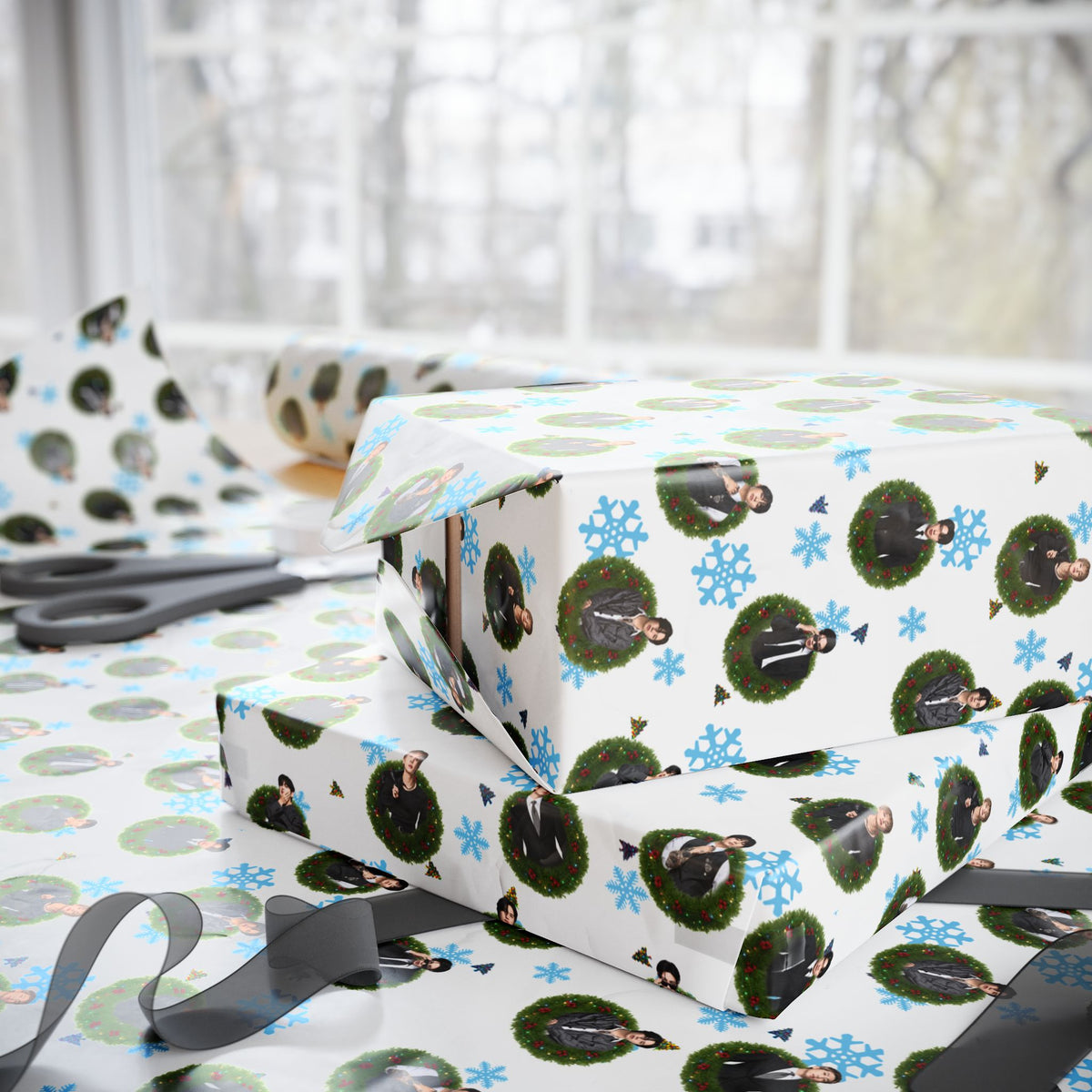 Holiday Wreath Wrapping Paper
